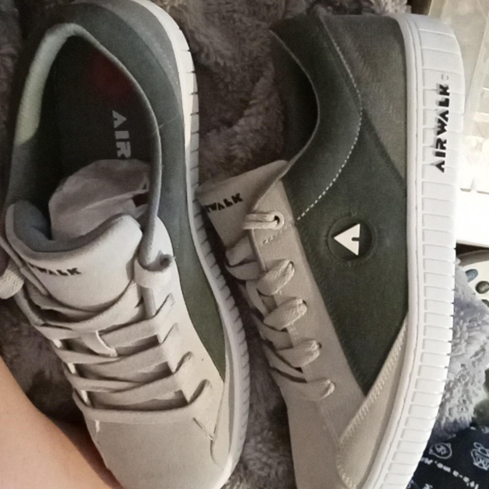 AIR WALK SIZE 10
